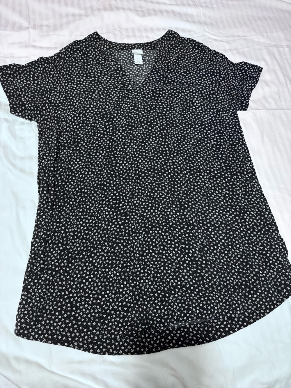 H&M Black V-Neck Short Sleeve Floral Tunic